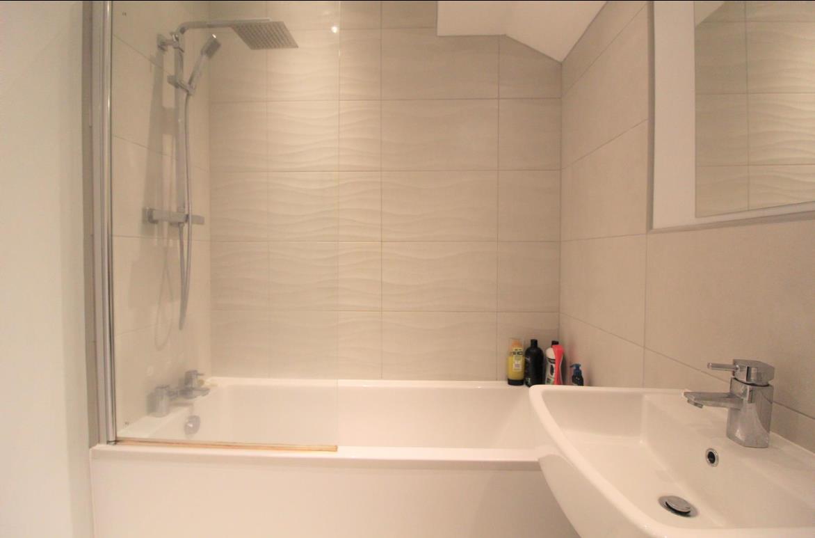 1 Bedroom Apartment To Rent image 4